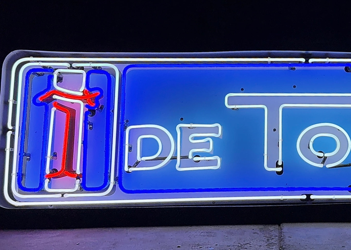 DeTomaso Neon Sign #N149